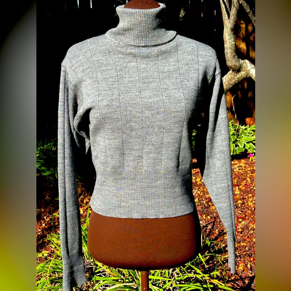 VTG ‘80’s MOODS BY KRIZIA sM gray wool turtleneck-cropped-made in Hong Kong-rare